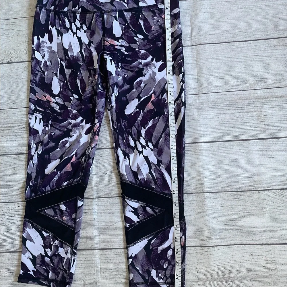 GAIAM Abstract Purple and Black Women’s Cropped Leggings - Picture 3 of 8